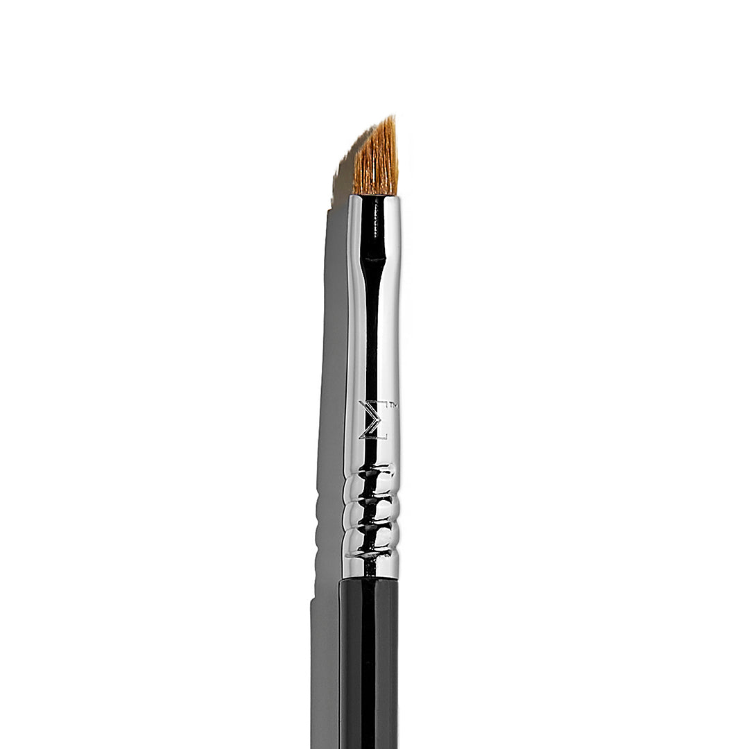 sigma beauty E06 Winged Liner™ Brush