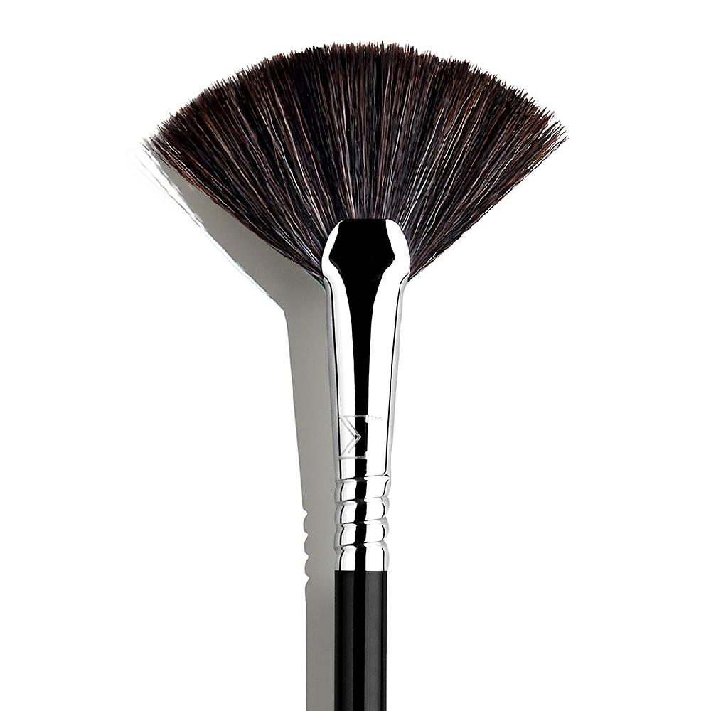 sigma beauty F42 Strobing Fan™ Brush