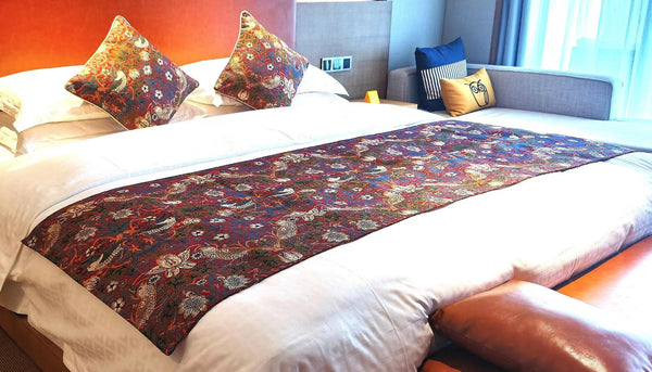 signare William Morris Strawberry Thief Red - Bed Runner