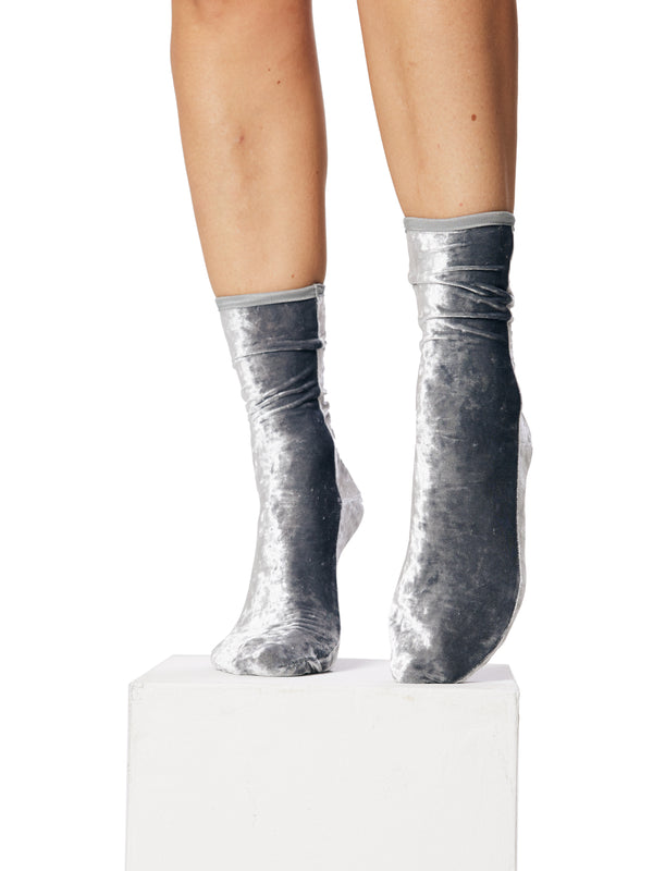 simone wild Hammered Velvet Ankle Socks Silver