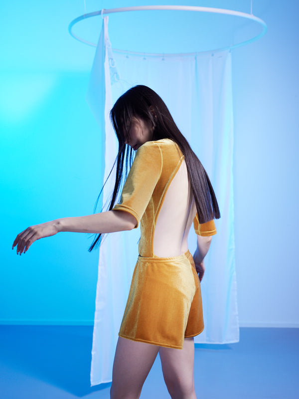 simone wild Velvet Body Open Back mustardyellow