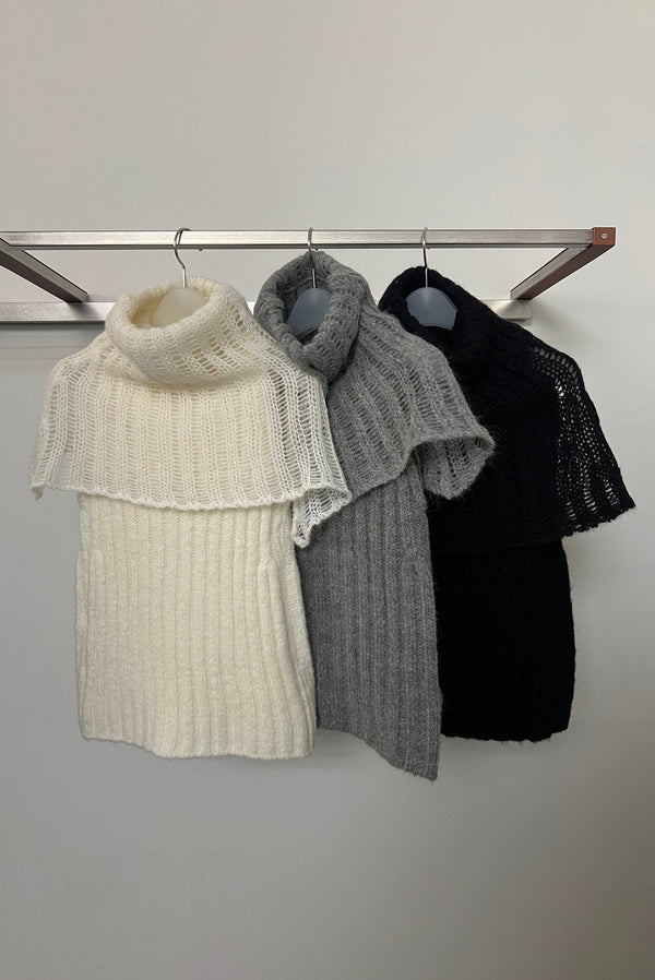 Simonett Alpaca Neckwarmer Top - Black