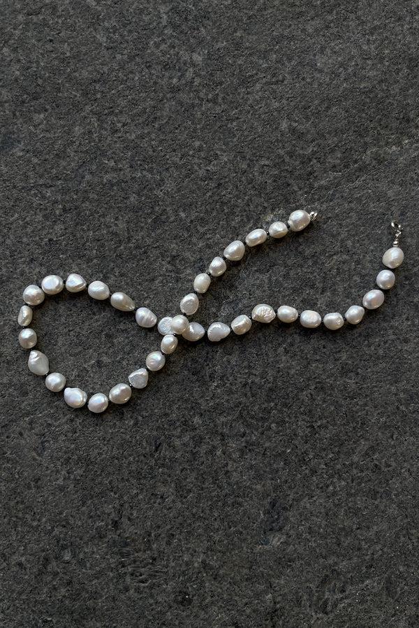 Simonett Color Cord Pearl Choker Necklace - Black