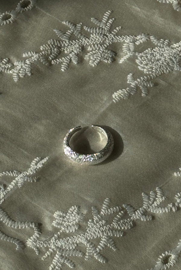Simonett Shimmer Cresent Ring