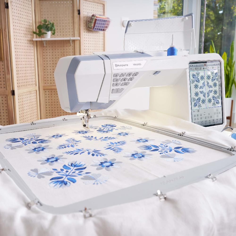 Singer HUSQVARNA® VIKING® DESIGNER EPIC™ 3 Sewing & Embroidery Machine Nordic Frost