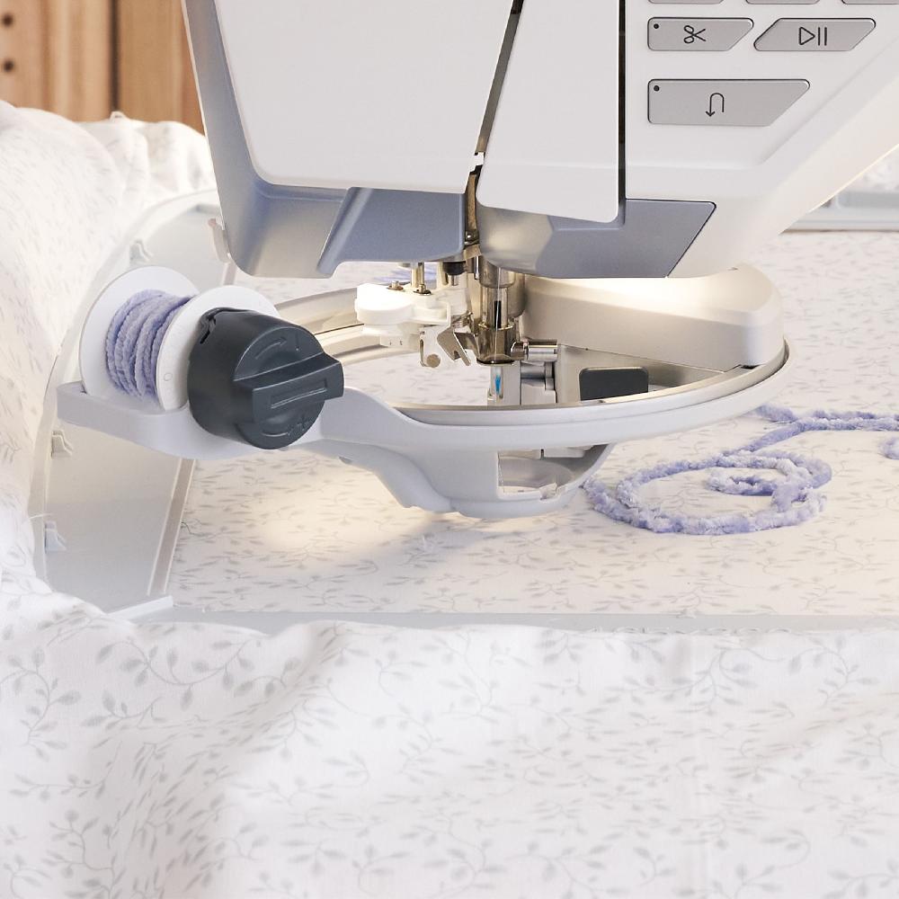 Singer HUSQVARNA® VIKING® DESIGNER EPIC™ 3 Sewing & Embroidery Machine Nordic Frost
