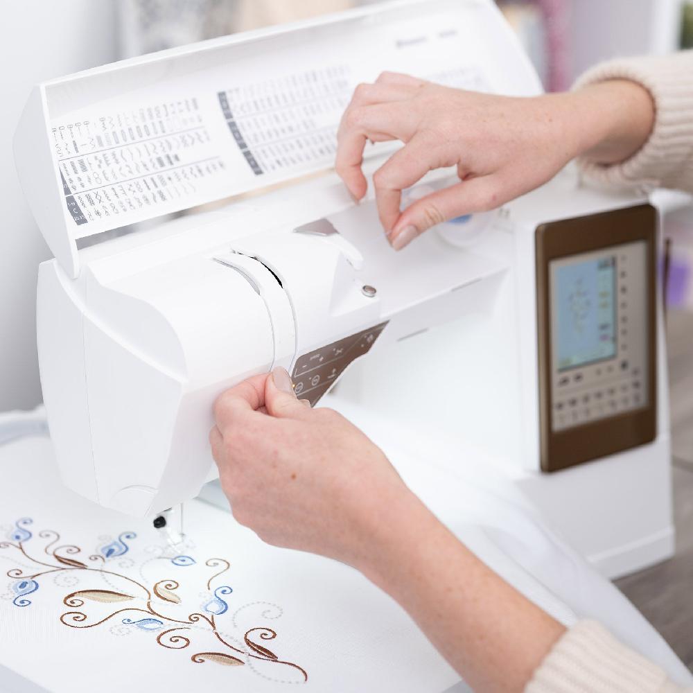 Singer HUSQVARNA® VIKING® DESIGNER TOPAZ™ 50 Sewing & Embroidery Machine