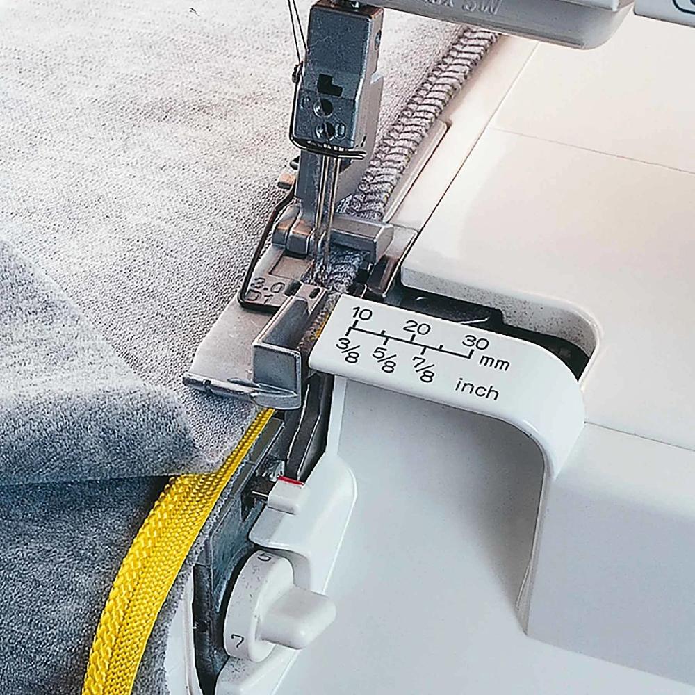 Singer HUSQVARNA® VIKING® HUSKYLOCK™ S21 Overlock Machine