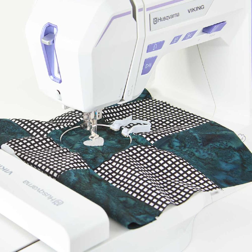 Singer HUSQVARNA® VIKING® Mini Embroidery Spring Hoop (40 X 40mm)