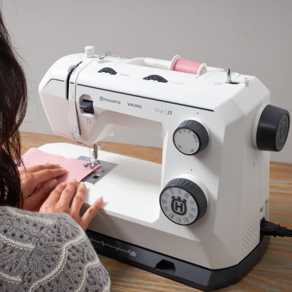Singer HUSQVARNA® VIKING® ONYX™ 25 Sewing Machine