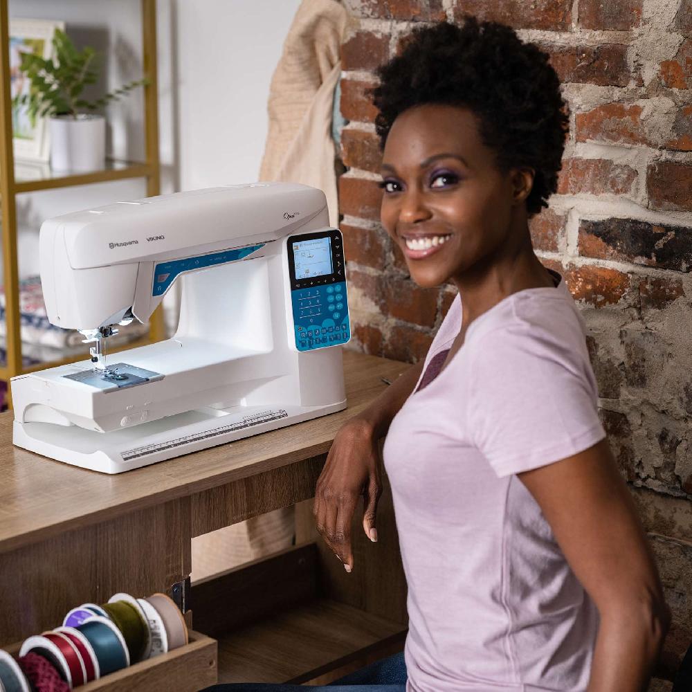 Singer HUSQVARNA® VIKING® OPAL™ 650 Sewing Machine Bundle