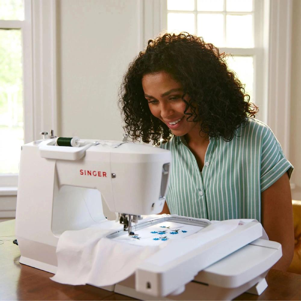 Singer SINGER® SE9180 Sewing & Embroidery Machine & Hoops Bundle