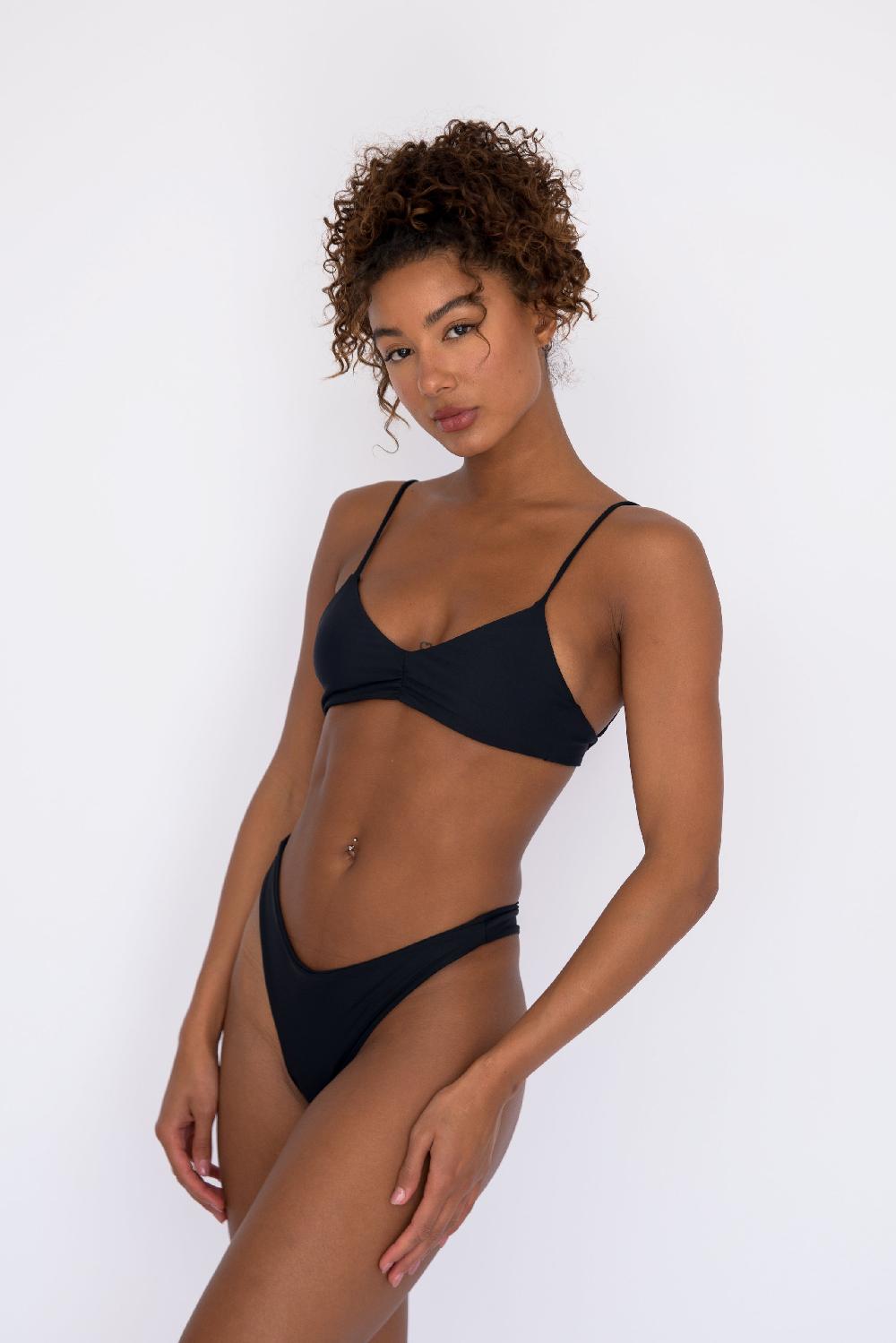 Skatïe Betsy Bikini Top In Black – SKATIE