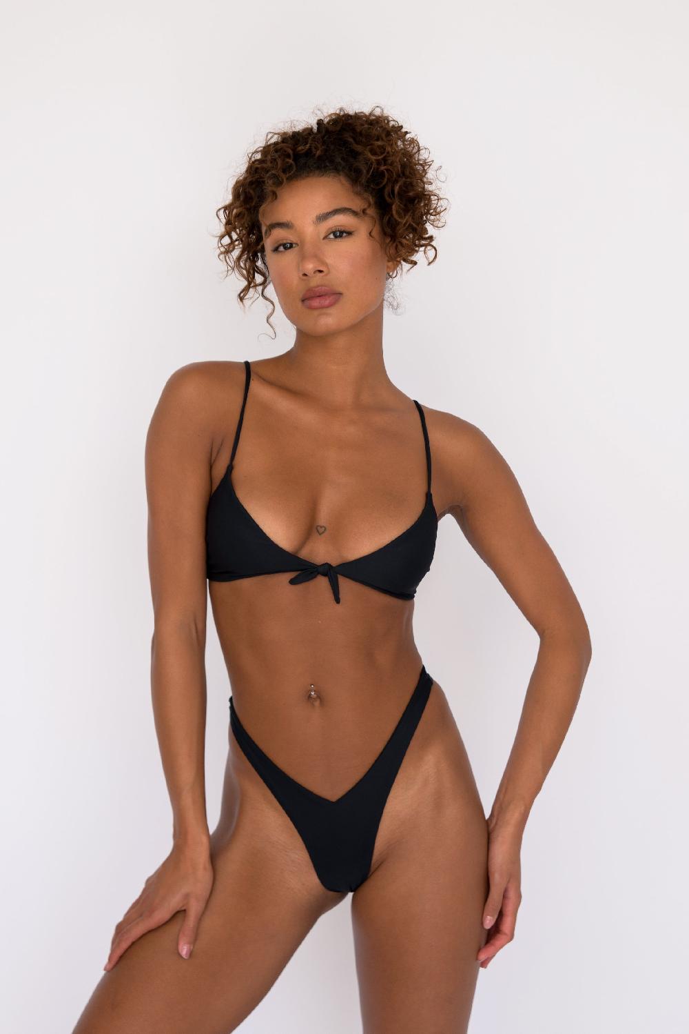 skatïe Halley Bikini Top in Black – SKATIE