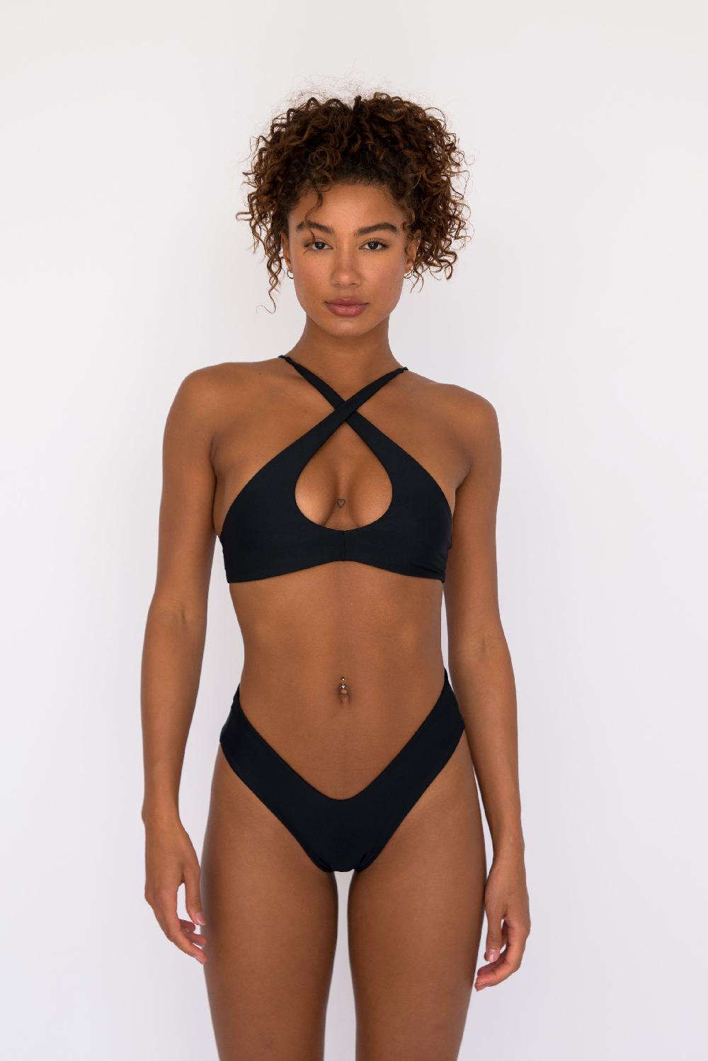 Skatïe Jasmine Bikini Top In Black – SKATIE