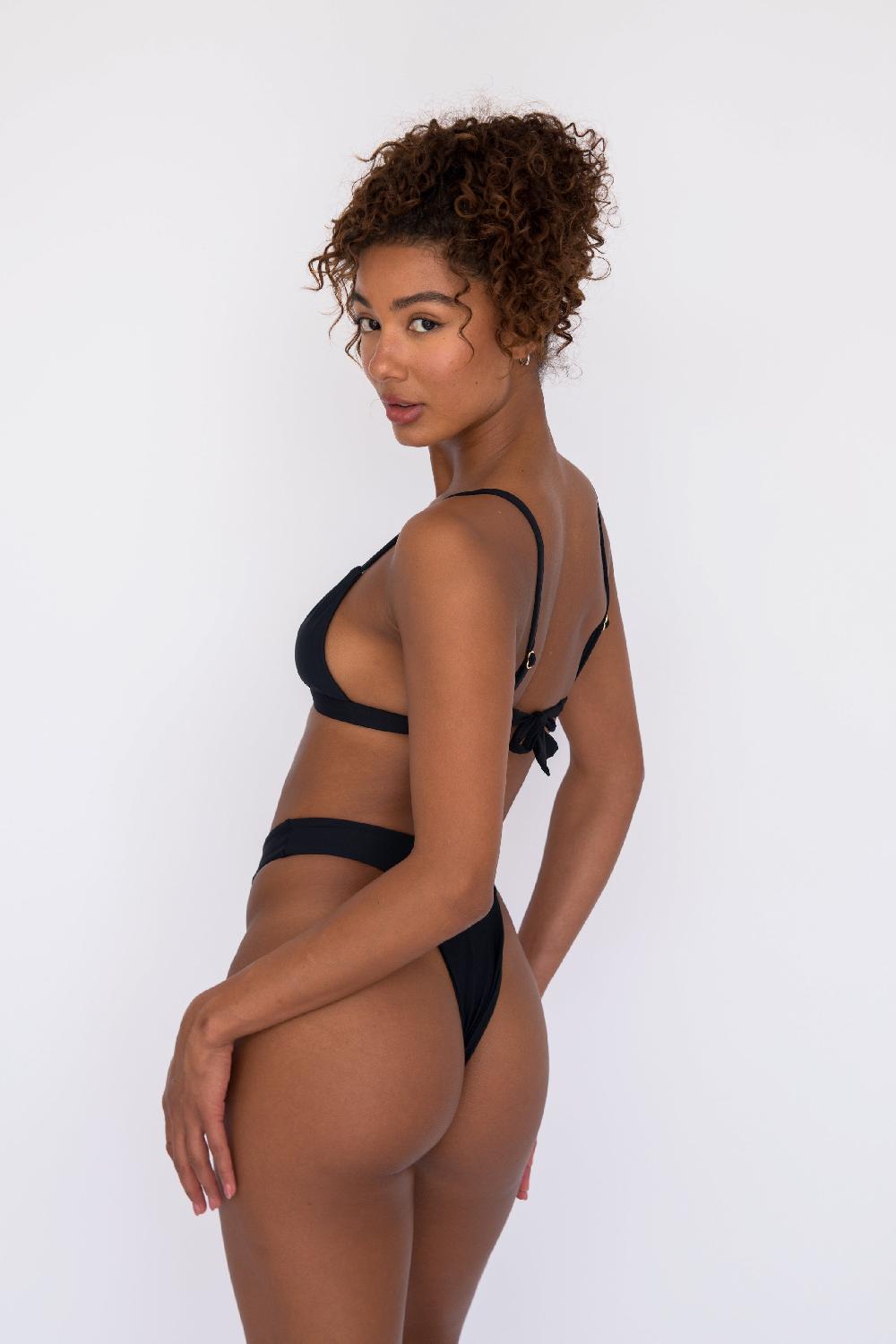 Skatïe Kourtney Bikini Top In Black – SKATIE