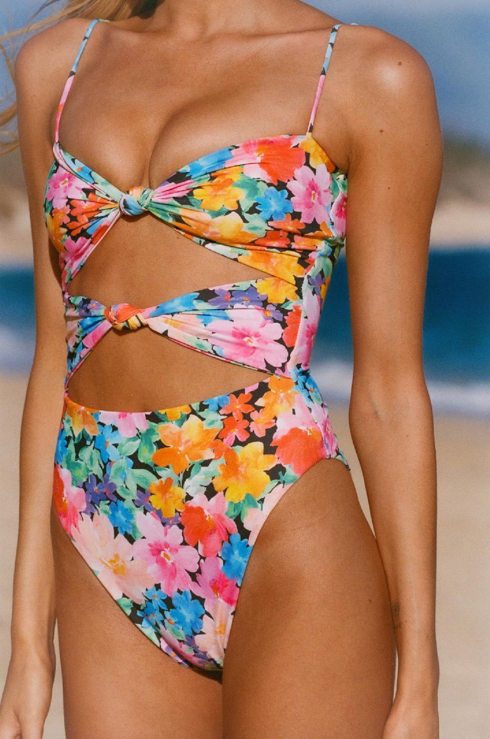 skatïe Lisa One Piece in Marbella – SKATIE