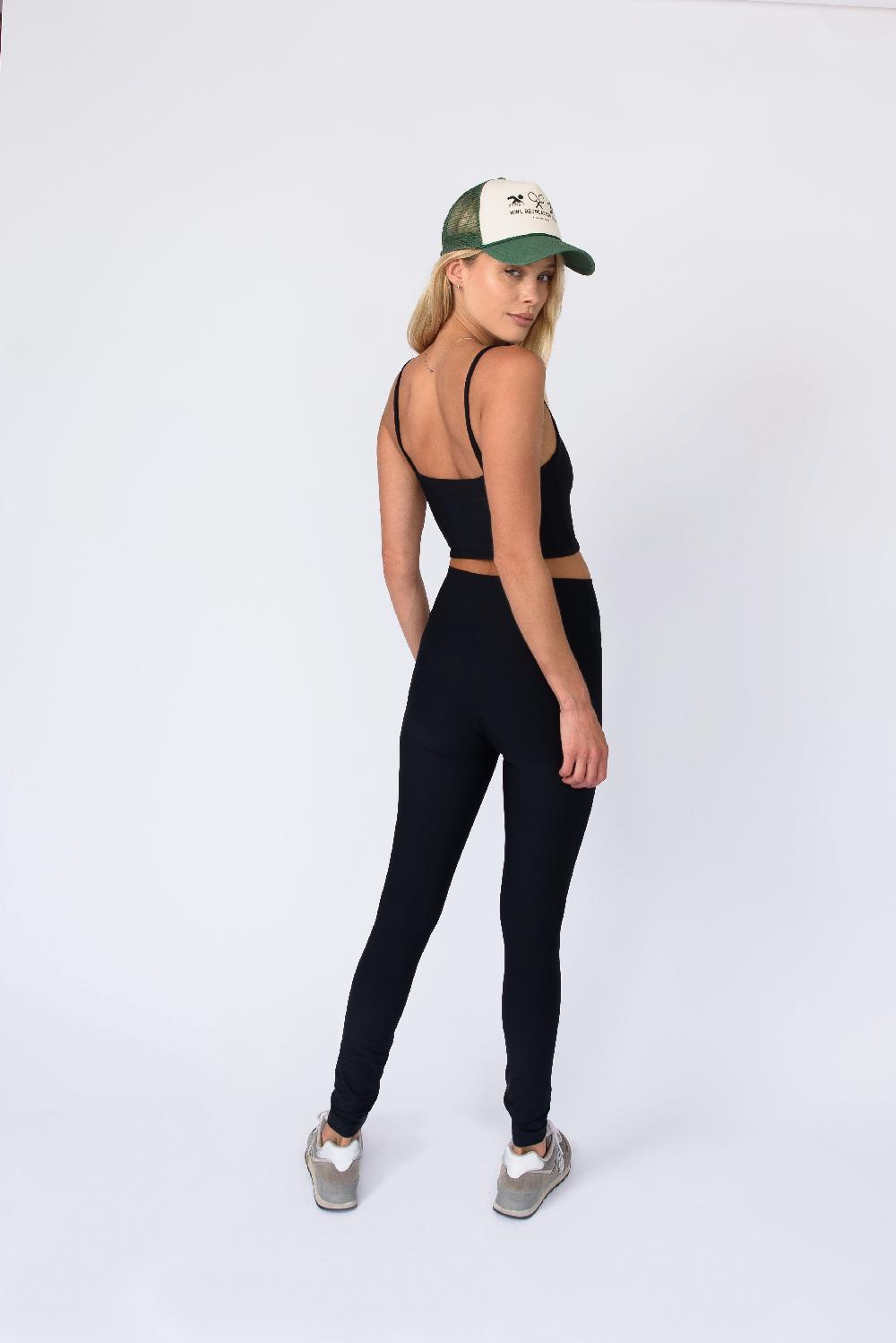 Skatïe Paige Crop In Black – SKATIE