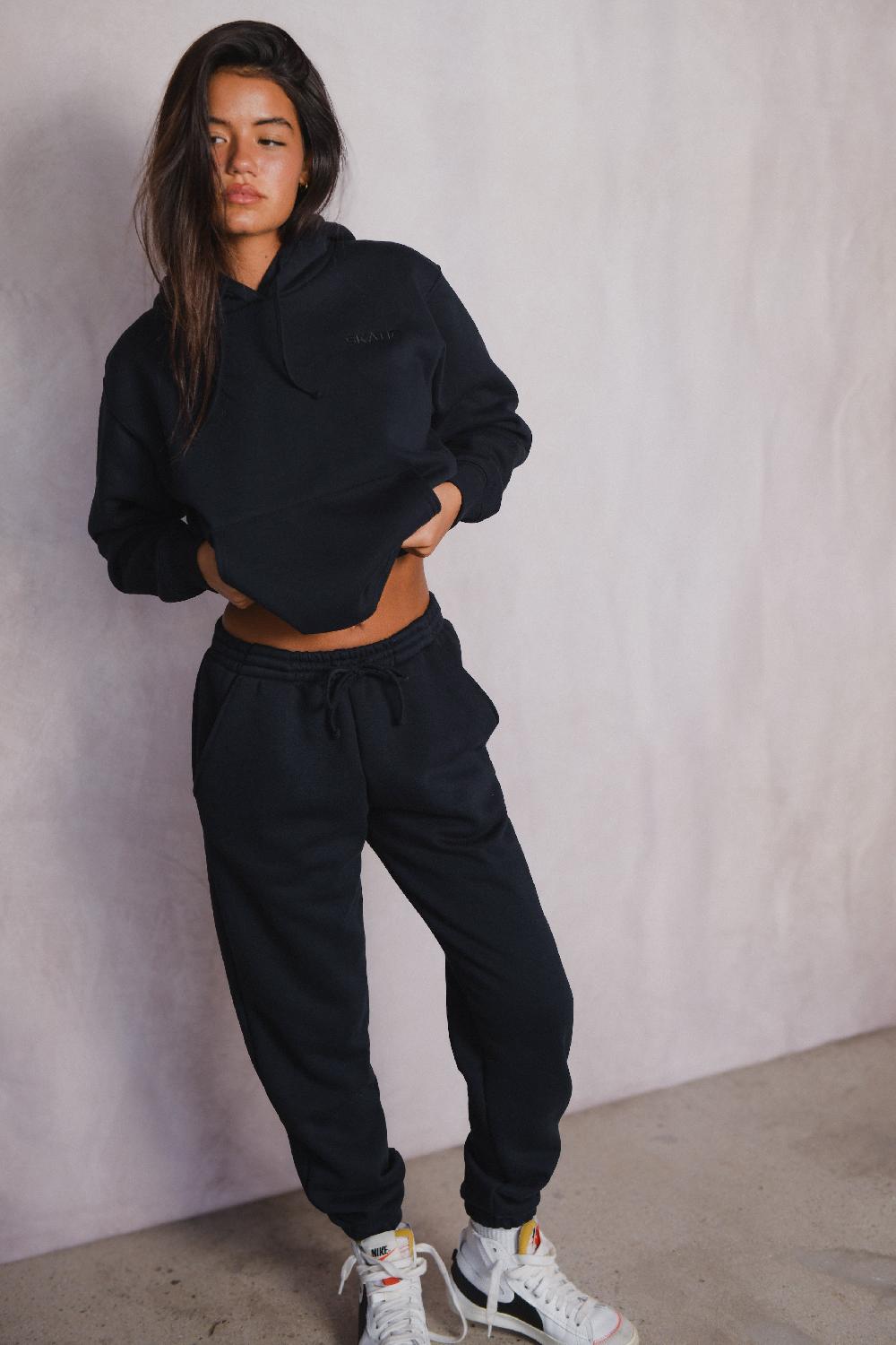 Skatïe Ultralux Rocky Sweatpants In Black – SKATIE