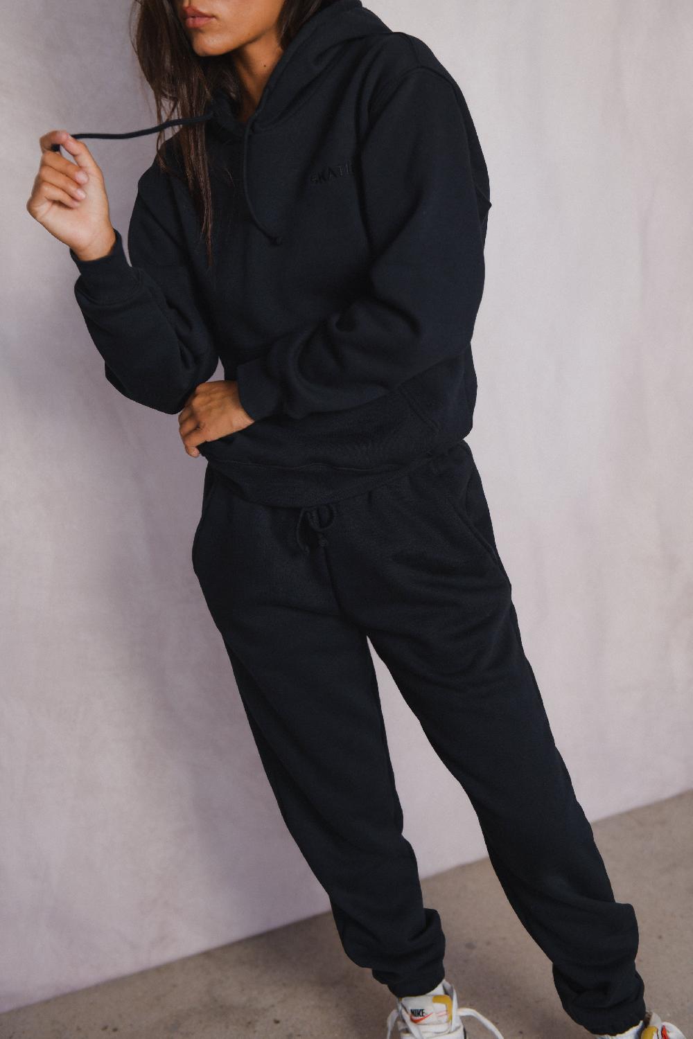 Skatïe Ultralux Rocky Sweatpants In Black – SKATIE