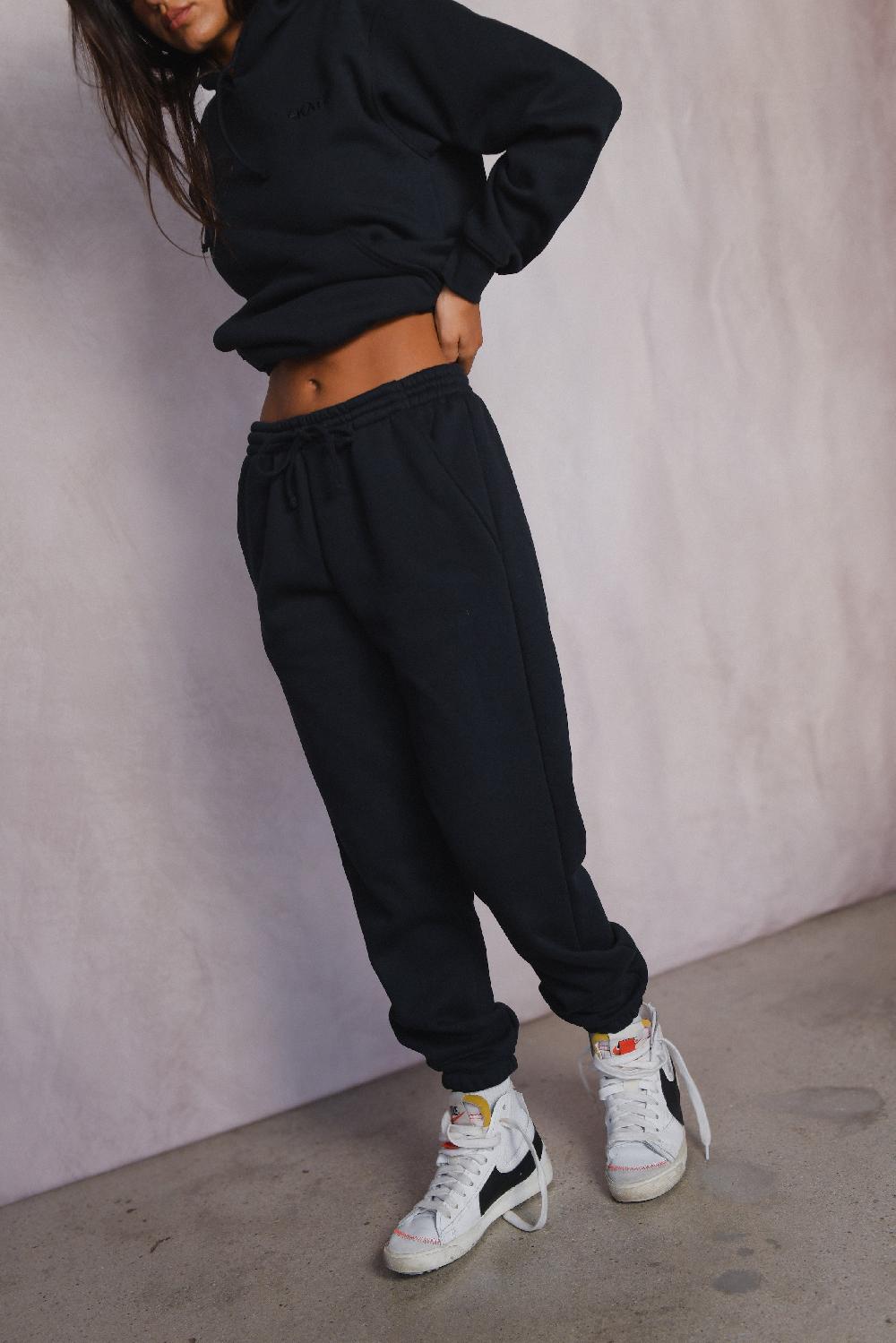 skatïe Ultralux Rocky Sweatpants in Black – SKATIE