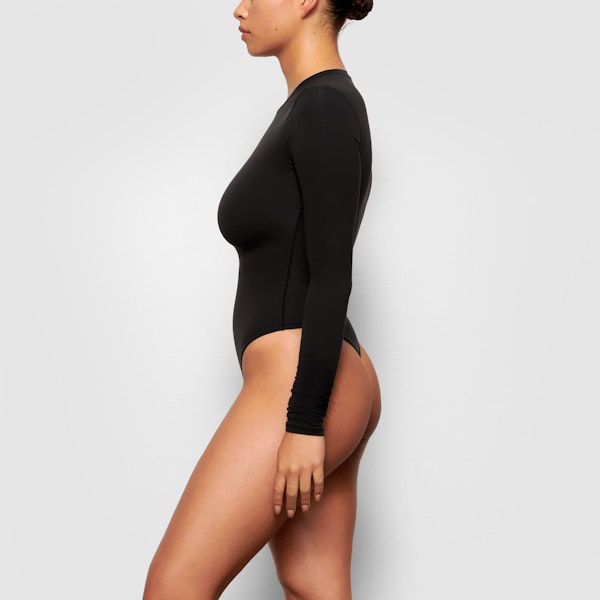 Skims FITS EVERYBODY LONG SLEEVE CREW NECK BODYSUIT