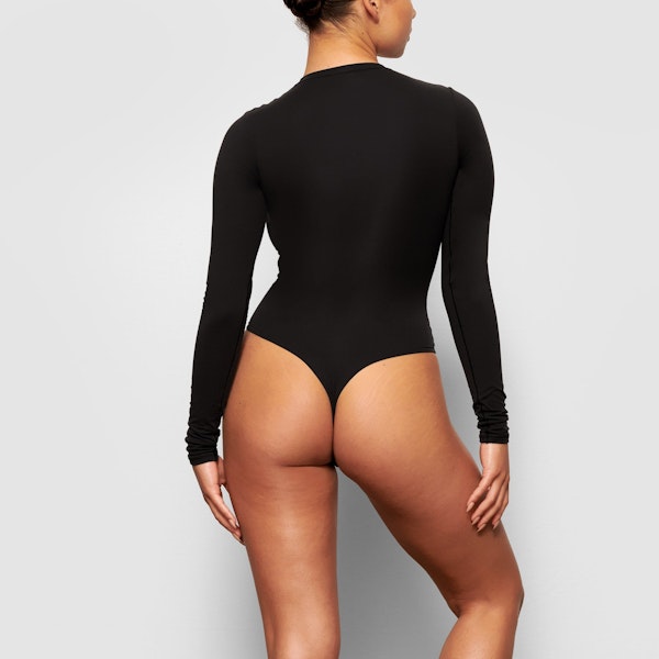 Skims FITS EVERYBODY LONG SLEEVE CREW NECK BODYSUIT