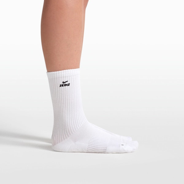 Skims NikeSKIMS ACCESSORIES DRI-FIT PILATES GRIP CREW SOCK
