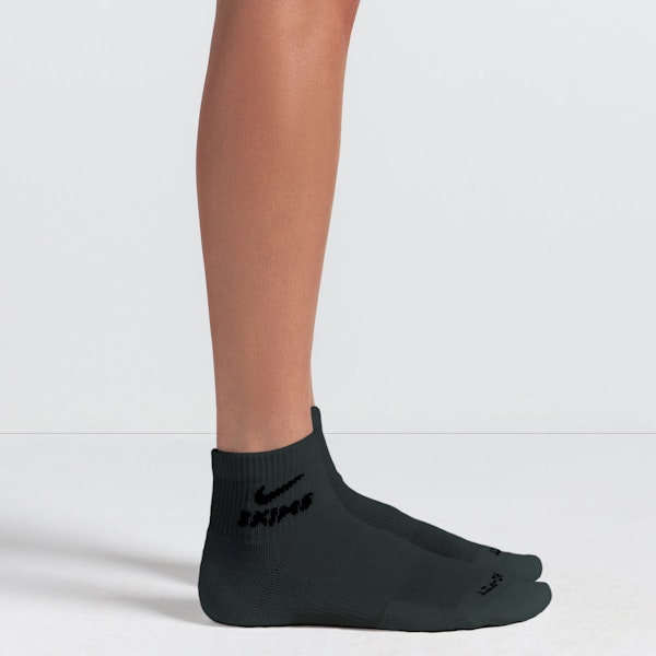 skims NikeSKIMS ACCESSORIES DRI-FIT QUARTER CREW SOCK 3-PACK