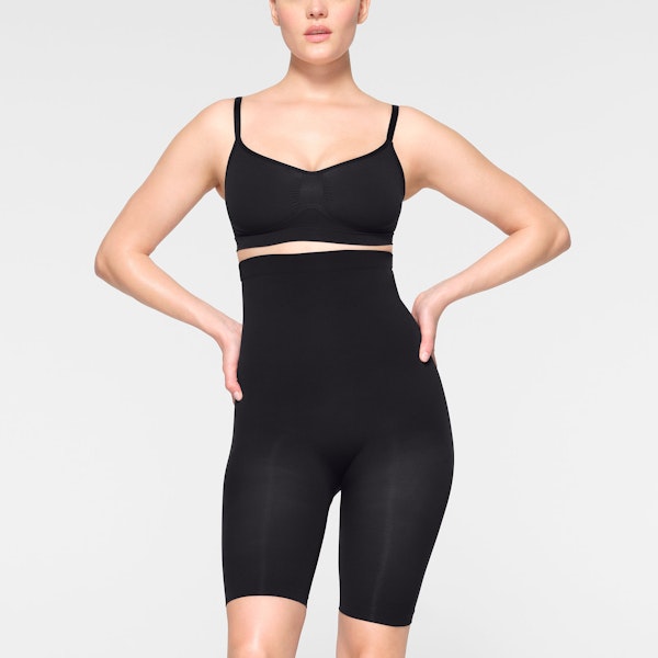 skims SEAMLESS SCULPT HIGH-WAISTED ABOVE THE KNEE SHORT