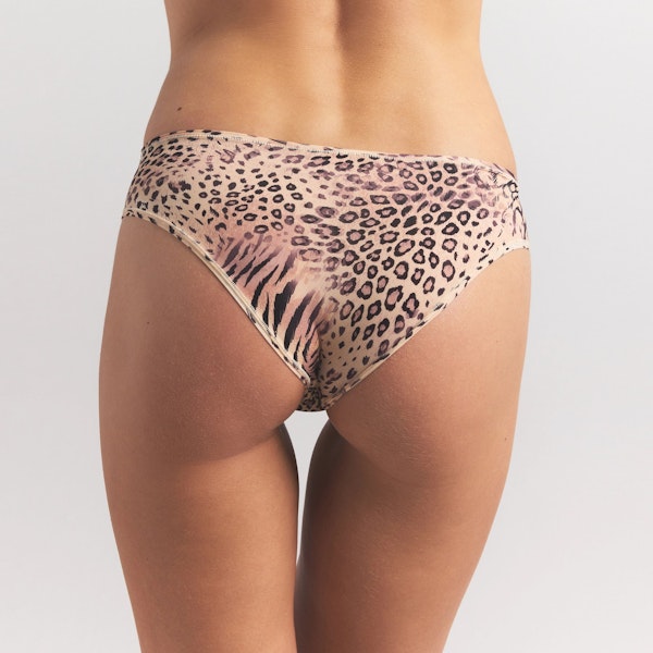 Skims FITS EVERYBODY CHEEKY BRIEF