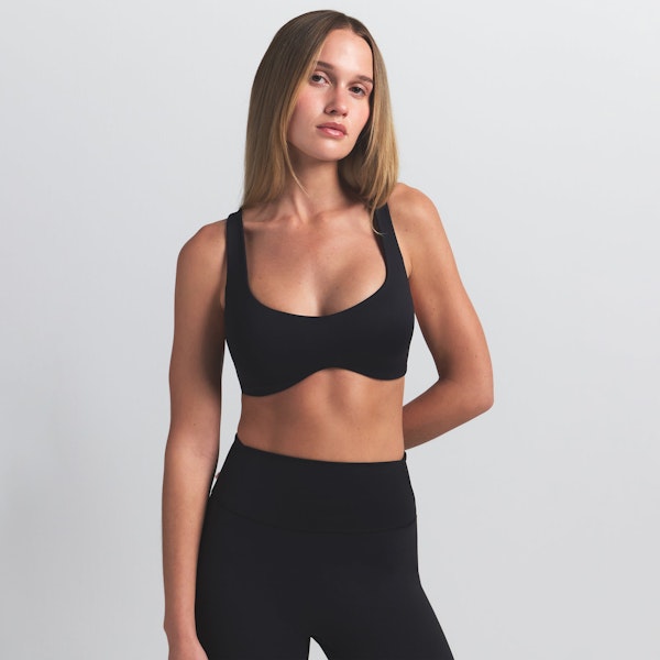Skims NikeSKIMS MATTE SHAPING SCOOP BRA