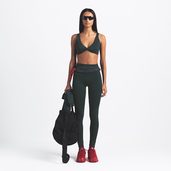 skims NikeSKIMS MATTE TWIST-FRONT BRA