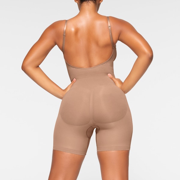 skims SEAMLESS SCULPT LOW BACK MID THIGH BODYSUIT