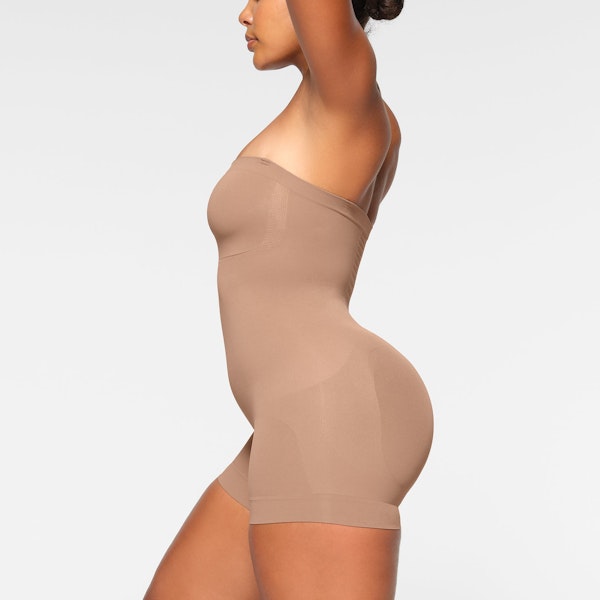 Skims SEAMLESS SCULPT STRAPLESS SHORTIE BODYSUIT