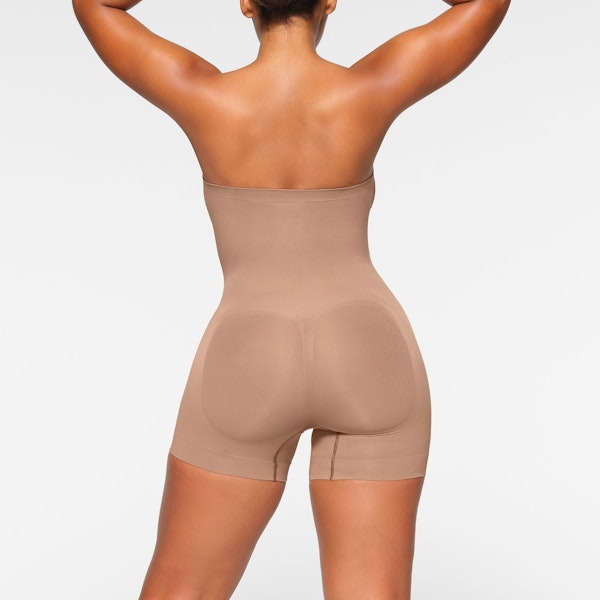 Skims SEAMLESS SCULPT STRAPLESS SHORTIE BODYSUIT
