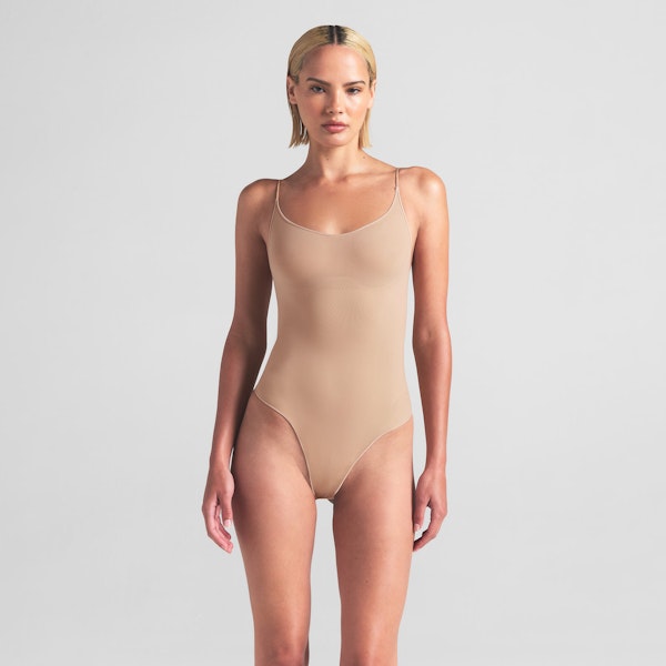 skims SHEER SEAMLESS THONG BODYSUIT