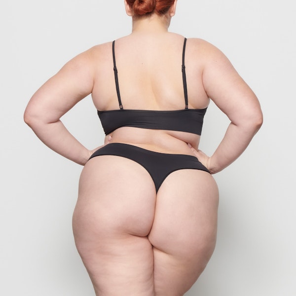 Skims SOFT SMOOTHING SEAMLESS THONG