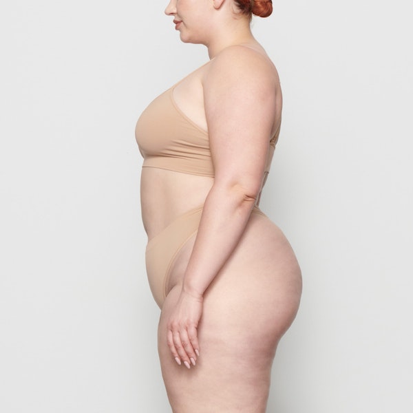 Skims SOFT SMOOTHING SEAMLESS THONG