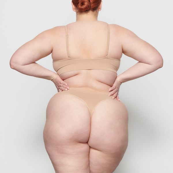 Skims SOFT SMOOTHING SEAMLESS THONG