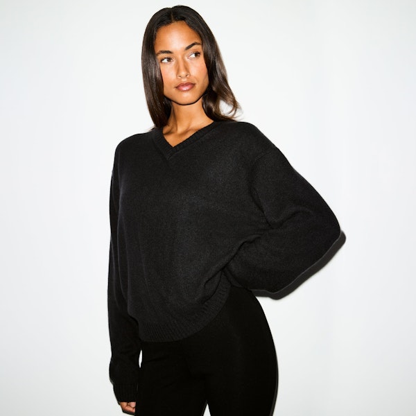 Skims WOOL CASHMERE OVERSIZED V NECK SWEATER