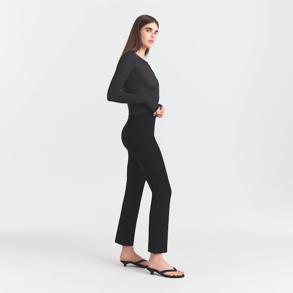 skims THE ESSENTIAL COLLECTION HIGH-WAISTED CROPPED KICK FLARE PANT