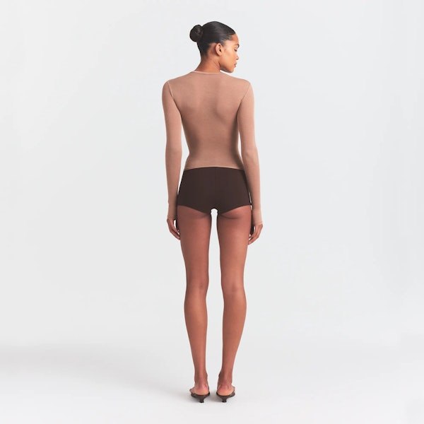 Skims THE ESSENTIAL COLLECTION HIGH-WAISTED HOT SHORT