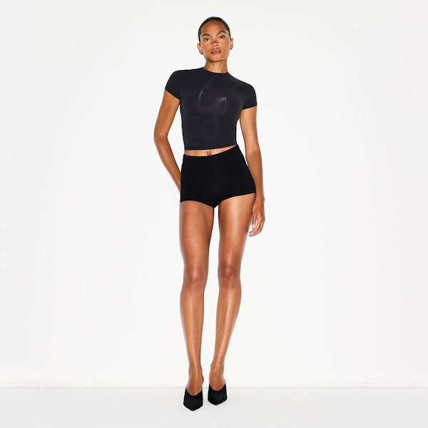 Skims THE ESSENTIAL COLLECTION HIGH-WAISTED HOT SHORT