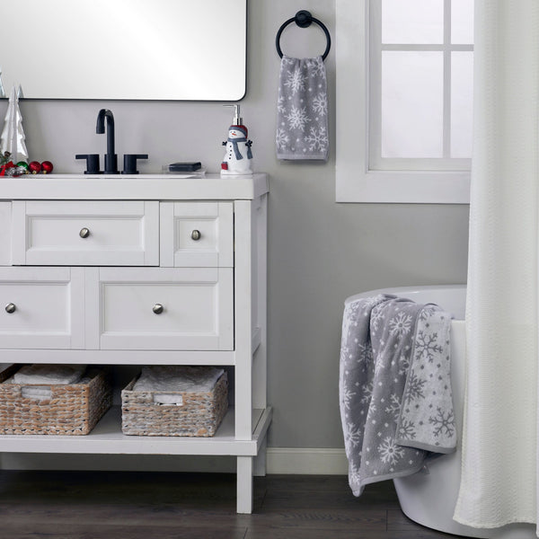 Skl Home Scattered Snowflakes Jacquard Bath Towel Gray