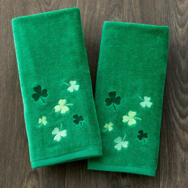 Skl Home Tossed Shamrocks 2-Piece Hand Towel Set Green
