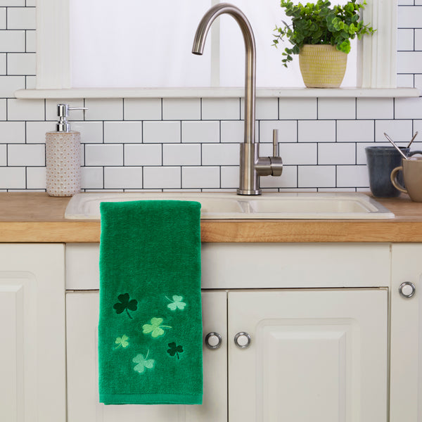 Skl Home Tossed Shamrocks 2-Piece Hand Towel Set Green