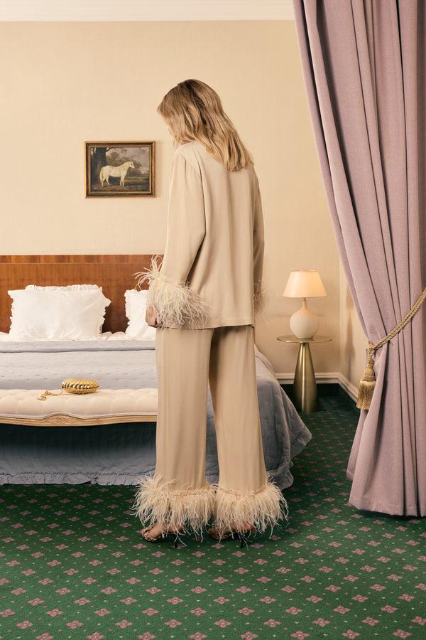 Sleeper Party Pajamas Set With Detachable Feathers In Beige