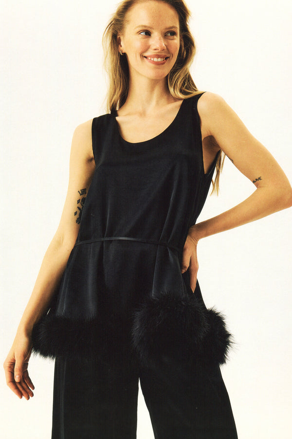 sleeper Bisou Bisou Top with Feathers in Black