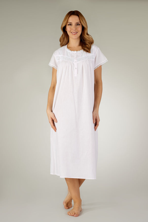 Slenderella Classic Oval Embroidered Lace 45" Woven Nightdress ND3260